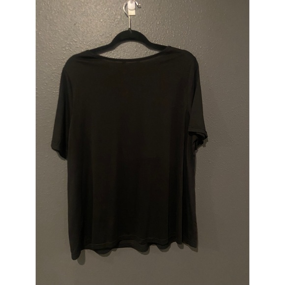 BloomChic Elegant Black Short Sleeve Top - Picture 2 of 4